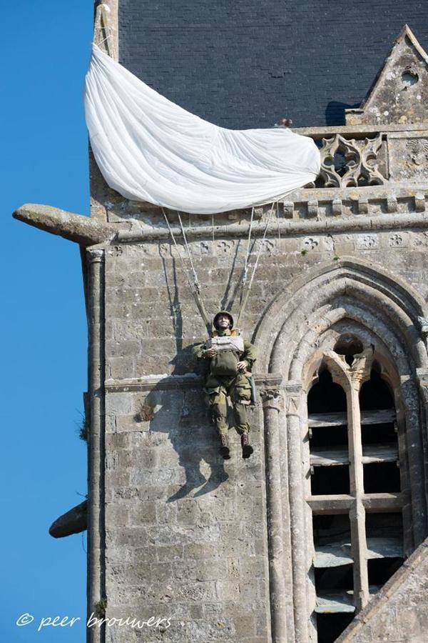 Gite De La Place De L'Eglise Sainte-Mère-Église 외부 사진